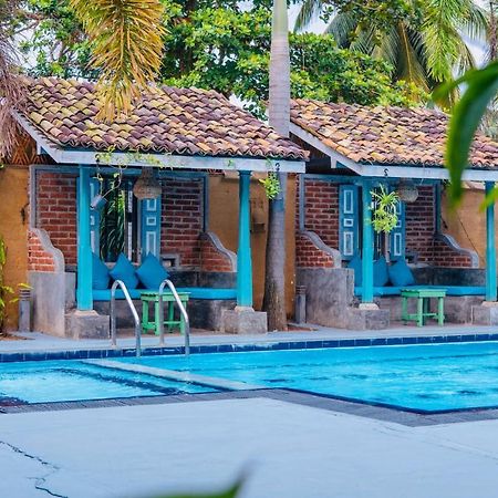 Hotel Vibration Hikkaduwa Kültér fotó