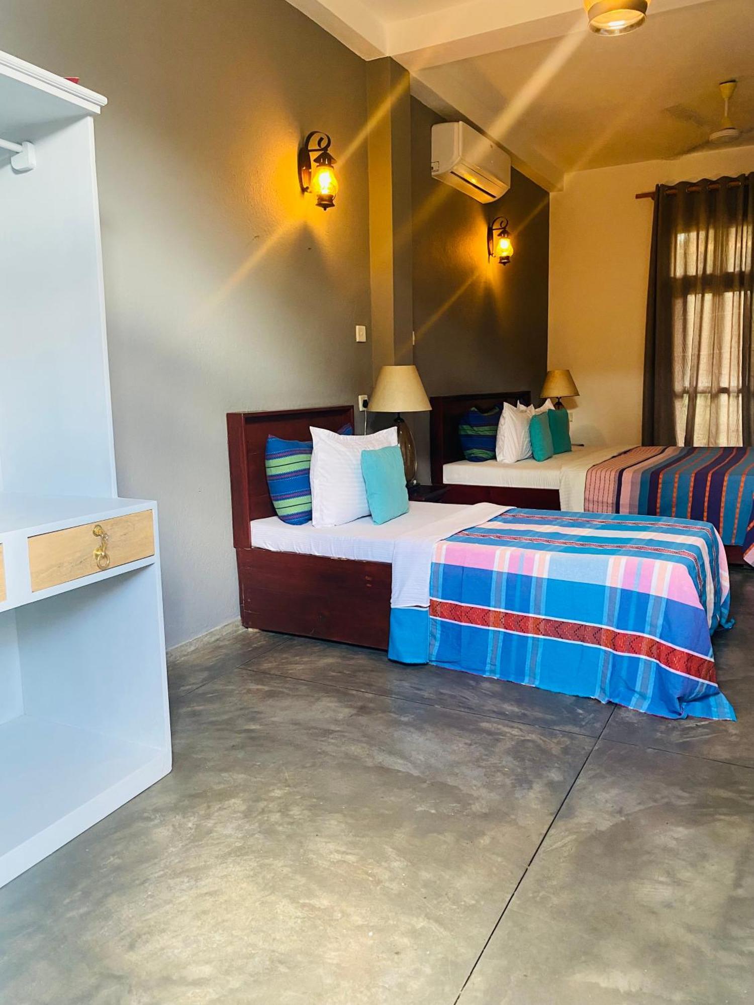 Hotel Vibration Hikkaduwa Kültér fotó
