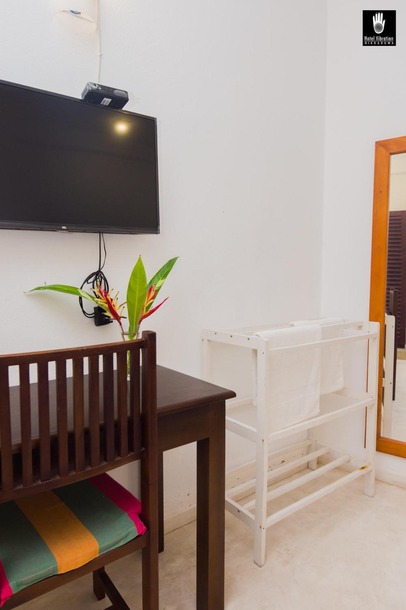 Hotel Vibration Hikkaduwa Kültér fotó