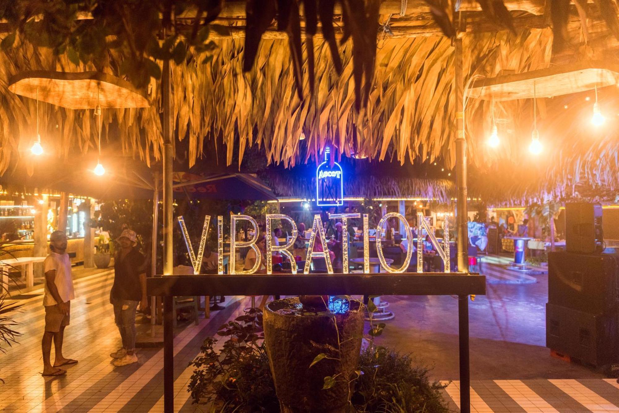 Hotel Vibration Hikkaduwa Kültér fotó