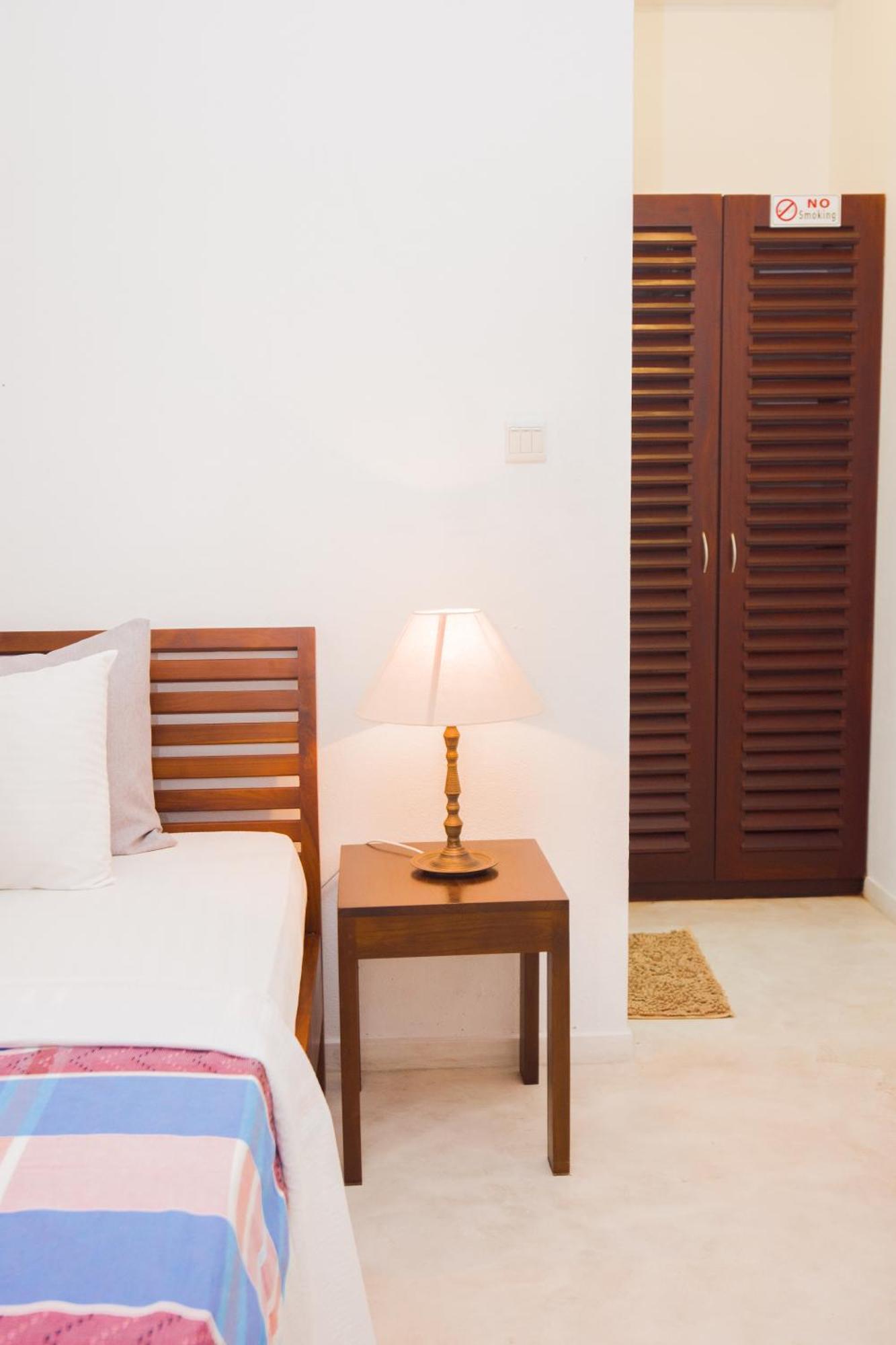 Hotel Vibration Hikkaduwa Kültér fotó