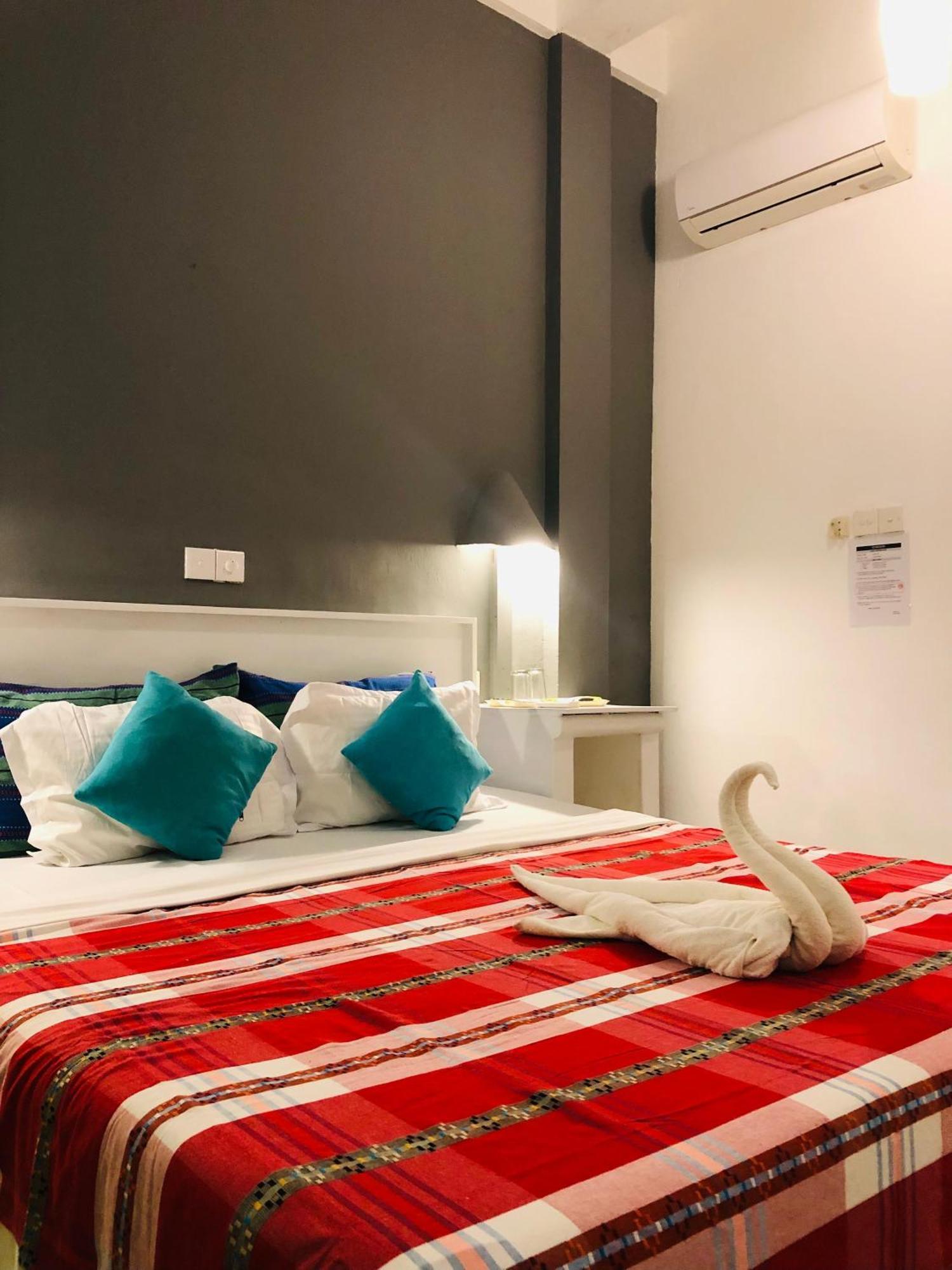 Hotel Vibration Hikkaduwa Kültér fotó