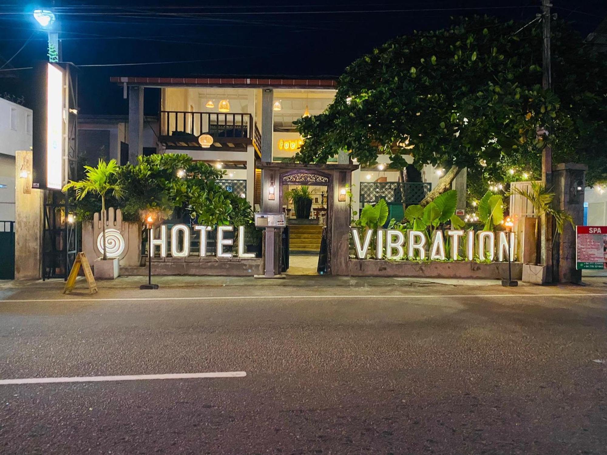 Hotel Vibration Hikkaduwa Kültér fotó